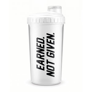 Der Phantom Athletics Shaker „Earned. Not Given.“ in Weiß ist ein praktischer Begleiter für intensive Trainingseinheiten und den Alltag im Gym. Das sportliche Design passt ideal zu MMA, BJJ, Grappling, Boxen, Muay Thai und Krafttraining.