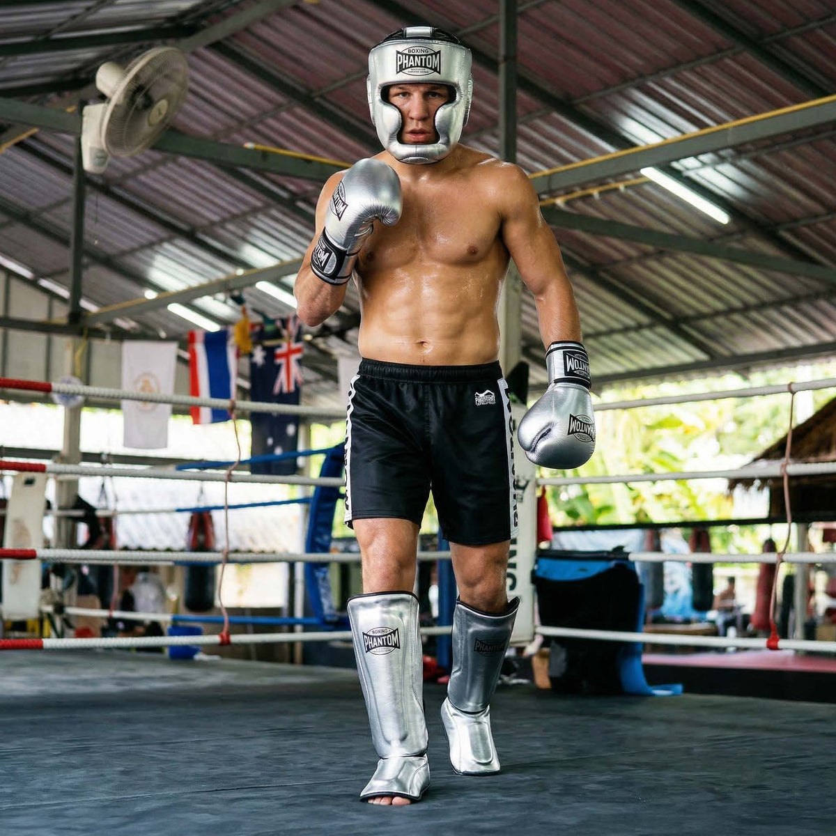 Diese hochwertigen Schienbeinschoner von Phantom Athletics überzeugen durch ihre ergonomische Passform und stabile Klettverschlüsse für maximalen Halt im Kampfsport-Training. Ideal für Techniktraining und Sparring, vereinen sie Komfort, Bewegungsfreiheit und langlebige Performance.