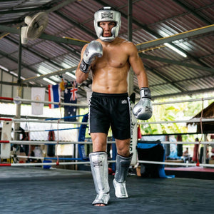 Diese hochwertigen Schienbeinschoner von Phantom Athletics überzeugen durch ihre ergonomische Passform und stabile Klettverschlüsse für maximalen Halt im Kampfsport-Training. Ideal für Techniktraining und Sparring, vereinen sie Komfort, Bewegungsfreiheit und langlebige Performance.