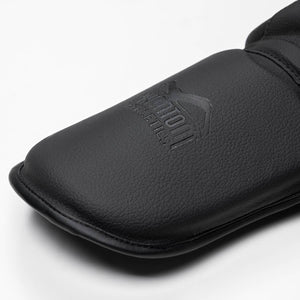 Premium‑Marke Phantom Athletics präsentiert den MT‑PRO Schienbeinschutz in Schwarz – perfekter Halt durch zwei Klettverschlüsse und langlebiges PU‑Kunstleder.