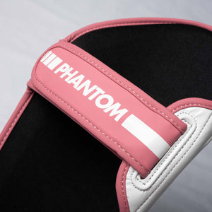 Die Phantom Athletics APEX Striking Schienbeinschoner sorgen für Schutz und Komfort bei anspruchsvollen Striking-Einheiten. Das auffällige Design macht die hochwertige Kampfsportausrüstung zum starken Begleiter für Kickboxen, Muay Thai, MMA und Sparring.