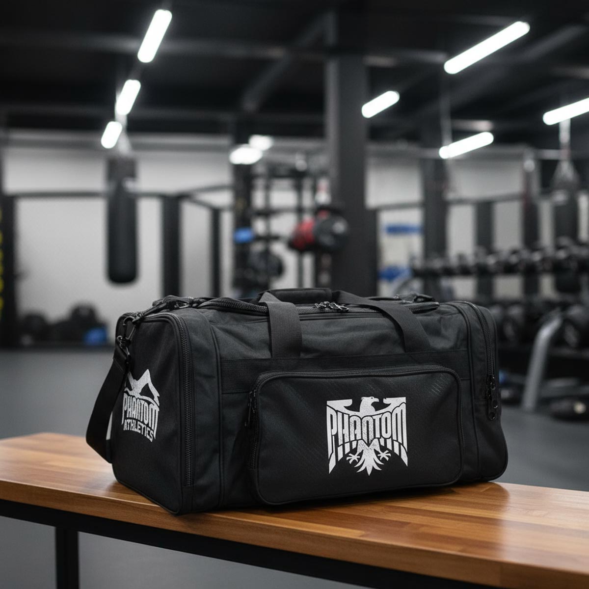 Robust & stylisch: Phantom Athletics Team Germany Gymbag in Schwarz/Rot/Gold – für ambitionierte MMA‑, Kickbox‑ und Grappling‑Athleten mit Premium‑Marke.