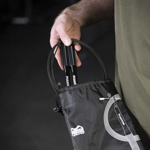 Phantom Athletics Springseil Performance – ideal für box‑, mma‑ und kickbox‑basierte Workouts mit langlebigen Lagerrollen und kürzbarer Seillänge.