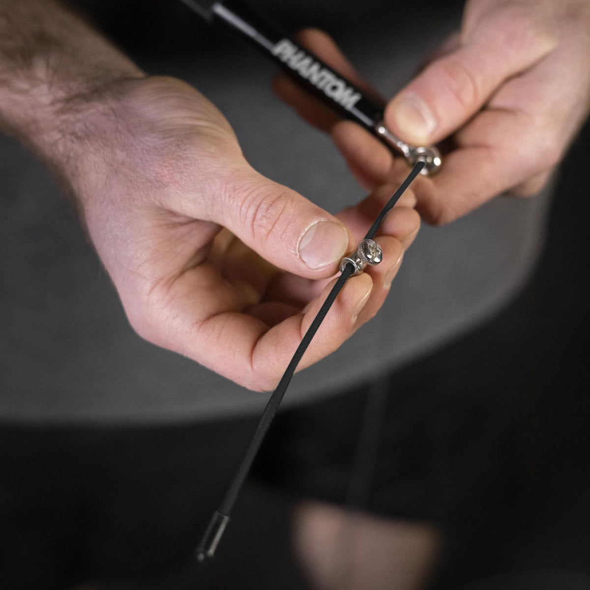 Springseil Performance (Phantom Athletics) – robust verarbeitet aus Aluminiumgriffen und ummanteltem Stahlseil, speziell für ambitionierte Athleten.