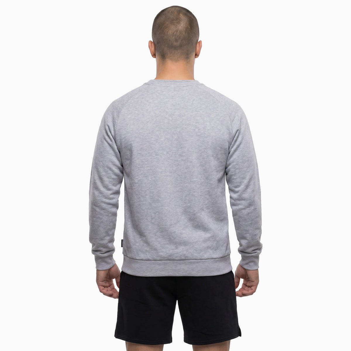 Dieser graue Sweater von Phantom Athletics kombiniert funktionale Sportswear mit modernem Athleten-Style. Der bequeme Schnitt ermöglicht optimale Bewegungsfreiheit und macht ihn perfekt für Aufwärmphasen, Recovery-Tage oder entspannte Trainingseinheiten im Kampfsport.