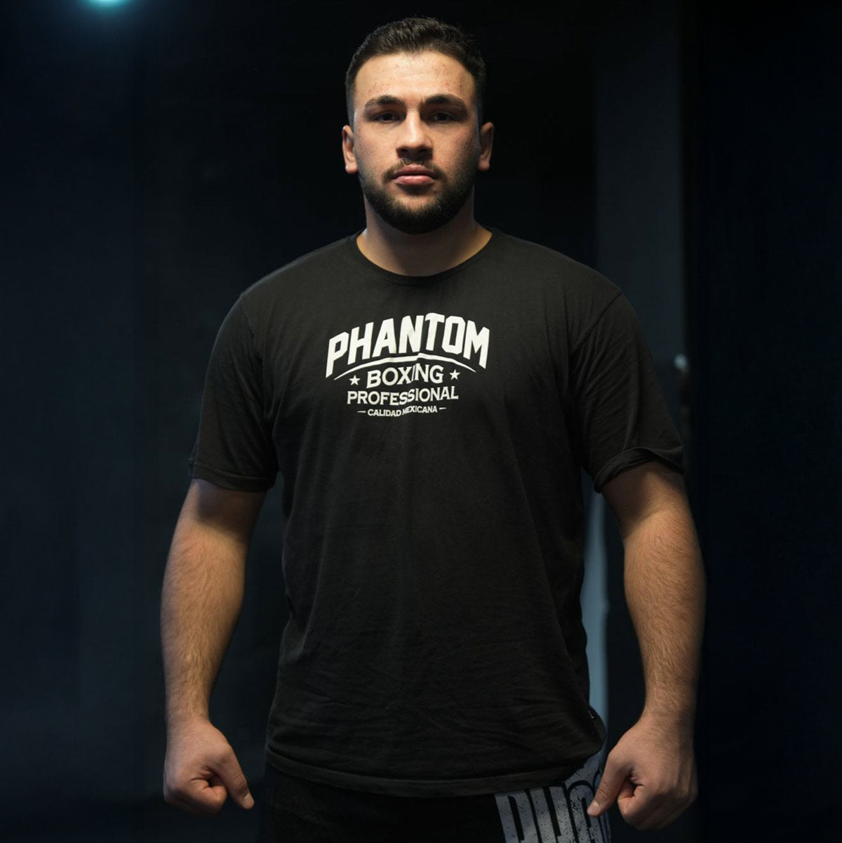 Schwarzes T-Shirt von Phantom Athletics mit stylischem Boxing-Print – ideal für Boxer und Kampfsportler aller Art.