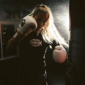 Stylisches Mexico T-Shirt von Phantom Athletics in Schwarz, perfekt für das Training im Gym, Kickboxen oder Muay Thai. Hochwertiges Material und kräftiger Print unterstreichen deine Fighter Einstellung.