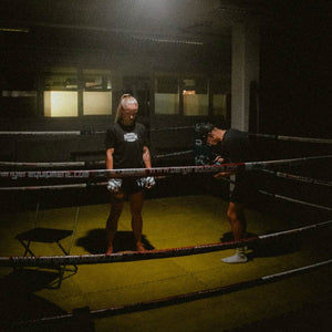 Schwarzes T‑Shirt „Mexico“ von Phantom Athletics – markantes Mexiko‑Motiv kombiniert mit sportlicher Passform, ideal für Boxen, MMA und Kampfsport‑Lifestyle.