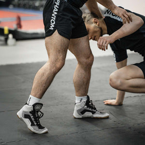 Phantom Athletics steht für Qualität im Kampfsport – und diese Ringerschuhe setzen neue Maßstäbe in Sachen Komfort und Kontrolle. Entwickelt für Ringer, die mehr wollen.