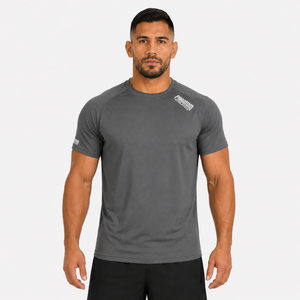 Das Phantom Athletics Training Shirt Tactic Shortsleeve Gray kombiniert funktionelle Performance mit sportlichem Komfort für anspruchsvolle Kampfsportler. Das atmungsaktive Material eignet sich ideal für MMA, Boxen, Kickboxen und Muay Thai und sorgt auch bei intensiven Trainingseinheiten für ein angenehmes Tragegefühl.
