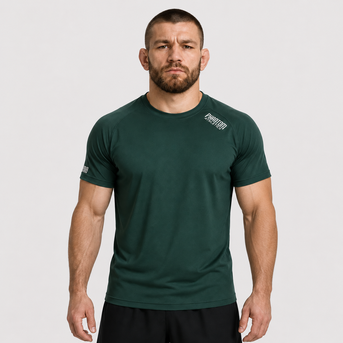 Das Phantom Athletics Training Shirt Tactic Shortsleeve Green kombiniert funktionale Performance mit sportlichem Design für anspruchsvolle Kampfsportler. Das atmungsaktive Material eignet sich ideal für MMA, Boxen, Kickboxen und Muay Thai und sorgt auch bei intensiven Trainingseinheiten für hohen Tragekomfort.