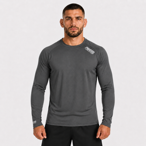 Das Phantom Athletics Training Shirt Tactic Longsleeve Gray bietet funktionale Performance und optimalen Komfort für intensives Kampfsport-Training. Das atmungsaktive, langärmlige Design eignet sich ideal für MMA, Boxen, Kickboxen und Muay Thai und unterstützt dich bei jeder Bewegung im Gym.