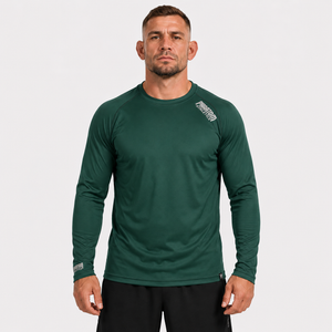 Das Phantom Athletics Training Shirt Tactic Longsleeve Green bietet funktionale Performance und hohen Komfort für intensives Kampfsport-Training. Das atmungsaktive, langärmlige Design eignet sich ideal für MMA, Boxen, Kickboxen und Muay Thai und unterstützt dich zuverlässig bei jeder Bewegung im Gym.