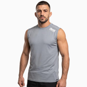 Das Phantom Athletics Training Shirt Tactic Sleeveless Gray wurde für maximale Bewegungsfreiheit im Kampfsport entwickelt und überzeugt mit atmungsaktivem Performance-Material. Ideal für MMA, Boxen, Kickboxen, Muay Thai und intensive Trainingseinheiten im Gym.