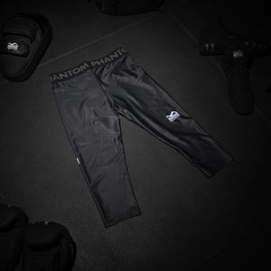 Mit diesen Tights trainierst du effektiv und komfortabel – egal ob Techniktraining, Sparring oder Fitness. Phantom Athletics liefert Qualität für Kämpfer, die mehr wollen.