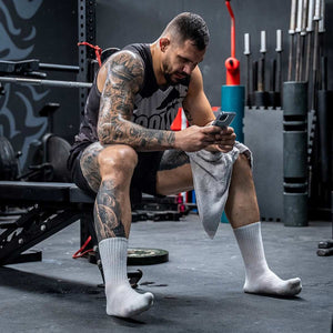 Das EVO Tanktop von Phantom Athletics bietet dir volle Bewegungsfreiheit für dein Kampfsporttraining. Perfekt für MMA, Kickboxen und funktionelles Workout bei warmen Temperaturen.