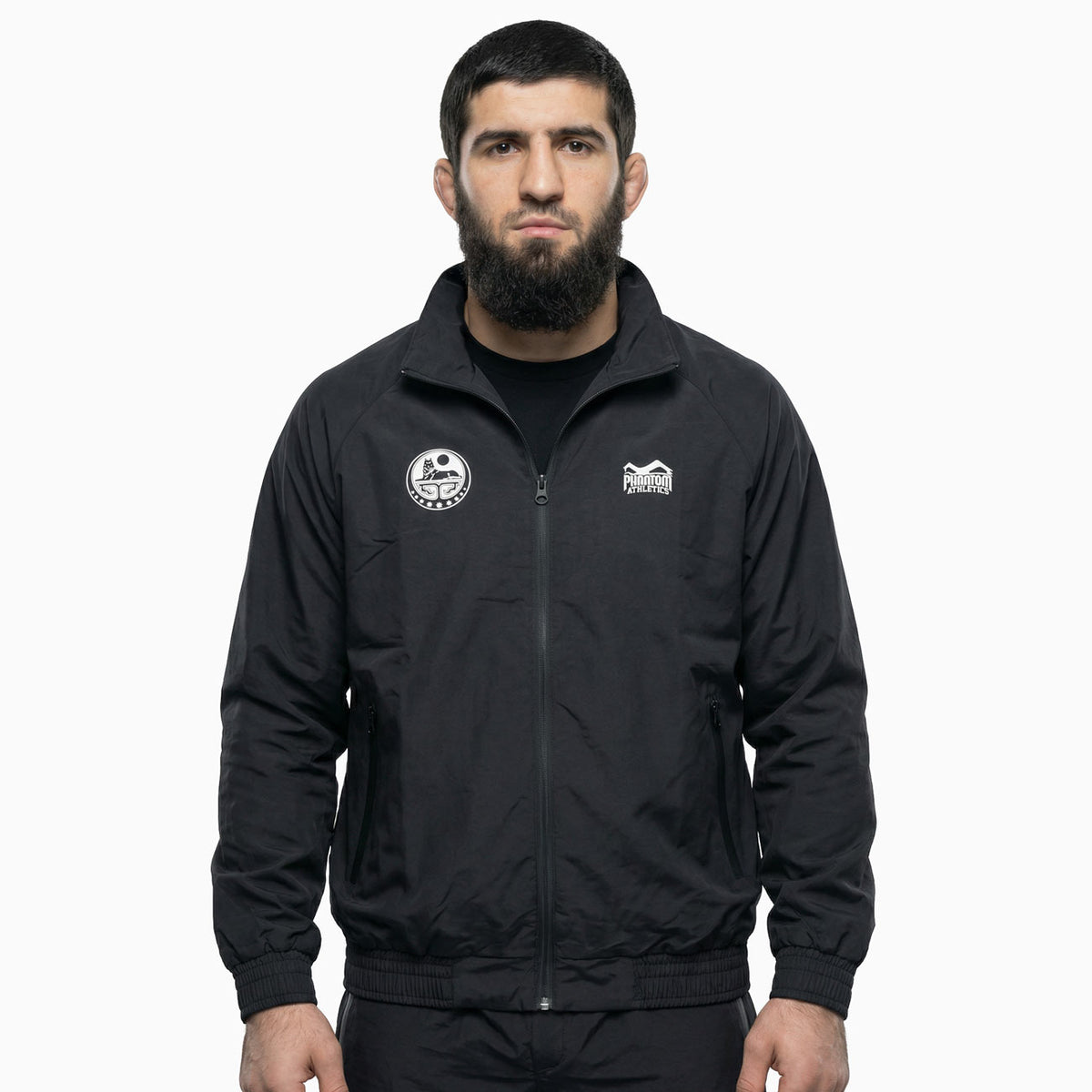 Hochwertige Phantom Athletics Track Jacket DMC Team Chechnya in Schwarz aus leichtem Performance-Material, ideal für MMA, Boxen, Kickboxen und intensives Kampfsport-Training.