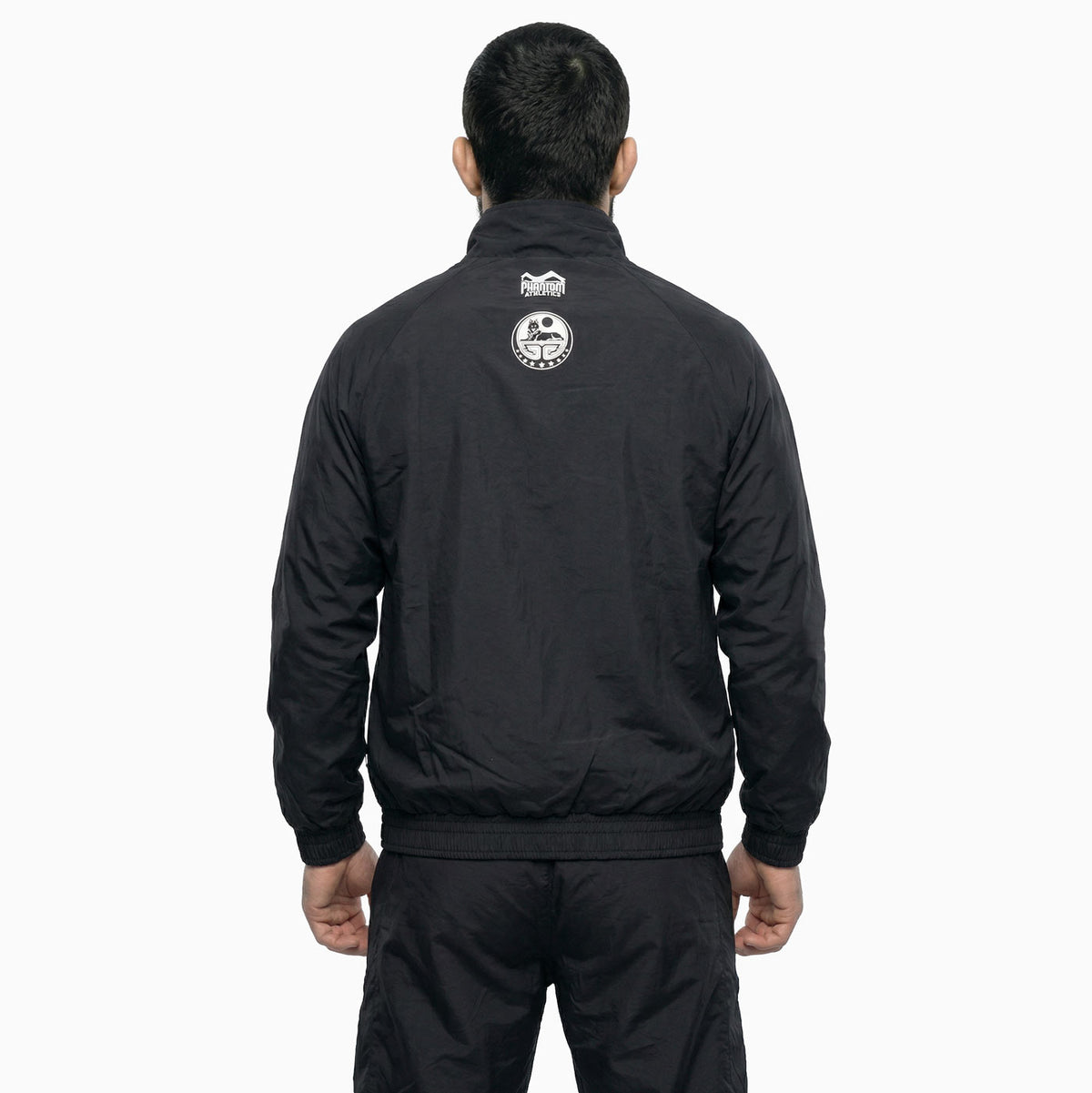 Stylische Phantom Athletics Trainingsjacke DMC Team Chechnya mit atmungsaktivem Mesh-Innenfutter und elastischen Bündchen für maximalen Komfort beim Warm-up, Sparring und Fitness-Workout.