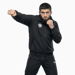 Premium Phantom Athletics Track Jacket Team Chechnya mit strapazierfähigem Polyester-Material und Retro-Sportlook, entwickelt für Athleten im MMA, Muay Thai, Grappling und intensiven Workouts.