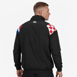 Premium Trainingsjacke „DMC Team Croatia“ von Phantom Athletics – locker geschnitten, mit Mesh‑Innenfutter und elastischem Bund – perfekt für Sparring und Freizeit im Kampfsport‑Lifestyle.