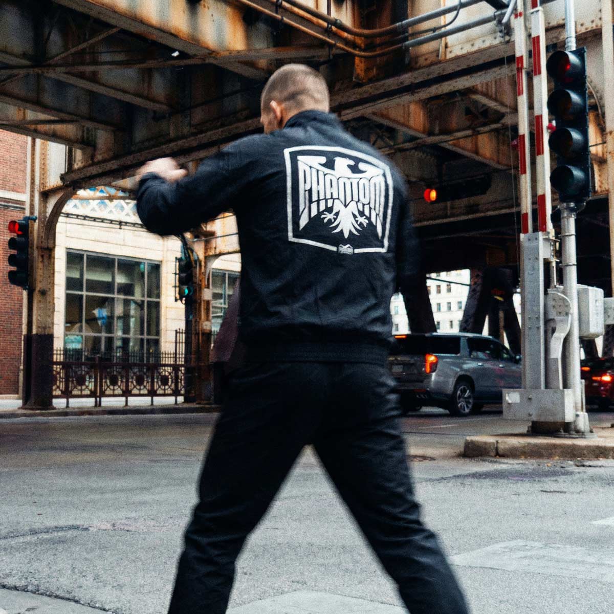 Premium Trainingsjacke im Kampfsport‑Style von Phantom Athletics mit auffälligem Adler‑Motiv, ideal für MMA, Muay Thai oder Boxtraining. Komfortables Material und moderne Optik machen sie zum Hingucker vor und nach dem Training.