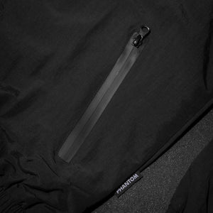 Diese Phantom Athletics Teamjacke überzeugt durch sportlichen Schnitt, atmungsaktives Material und charakteristisches Design mit Team Rakic Branding. Perfekt für MMA-Athleten, Coaches oder Kampfsportfans, die Performance und Identifikation verbinden wollen.