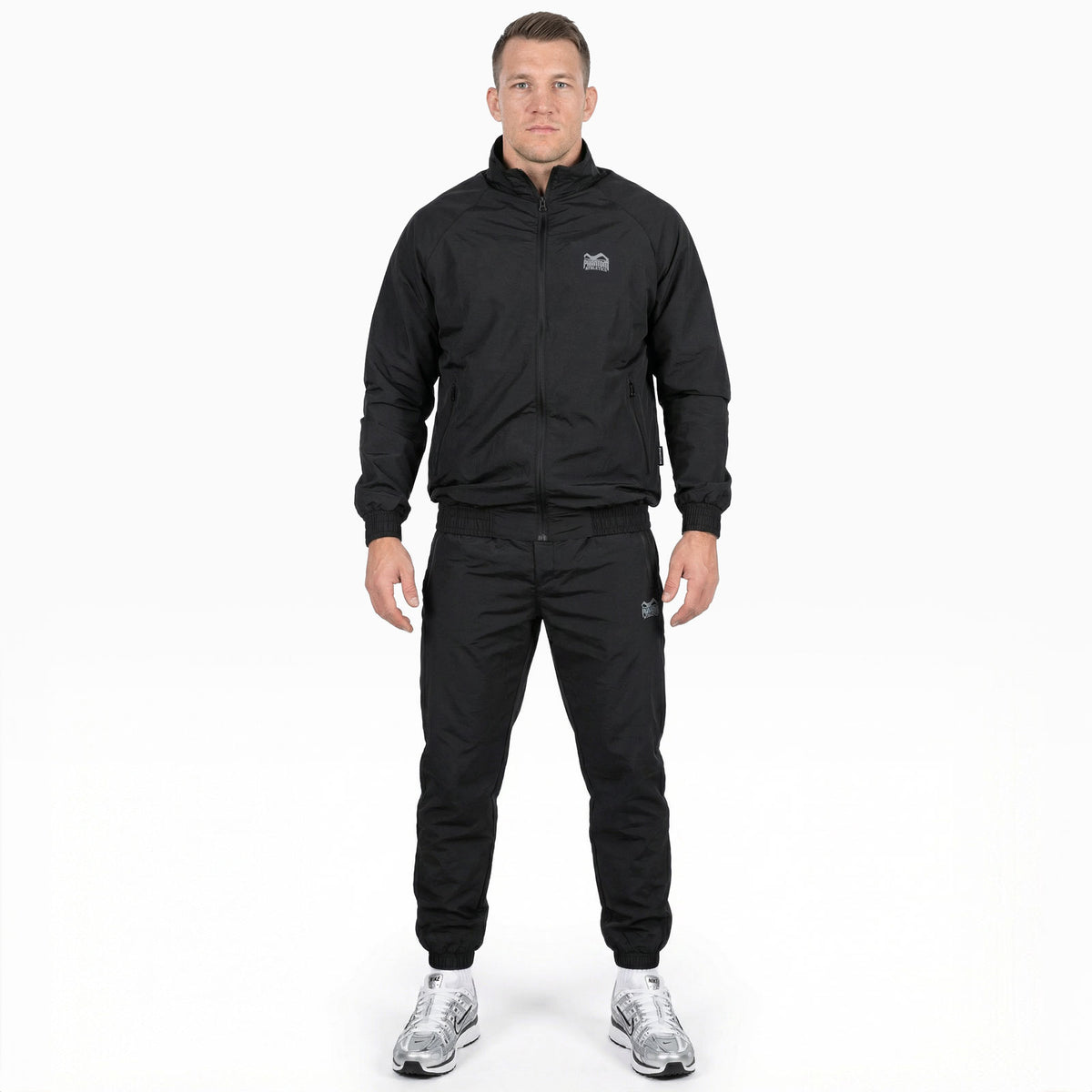Phantom Athletics Tracksuit DMC Black mit Trainingsjacke und Hose im modernen Design, ideal für MMA‑Training, Warm‑ups und Fitness‑Sessions.