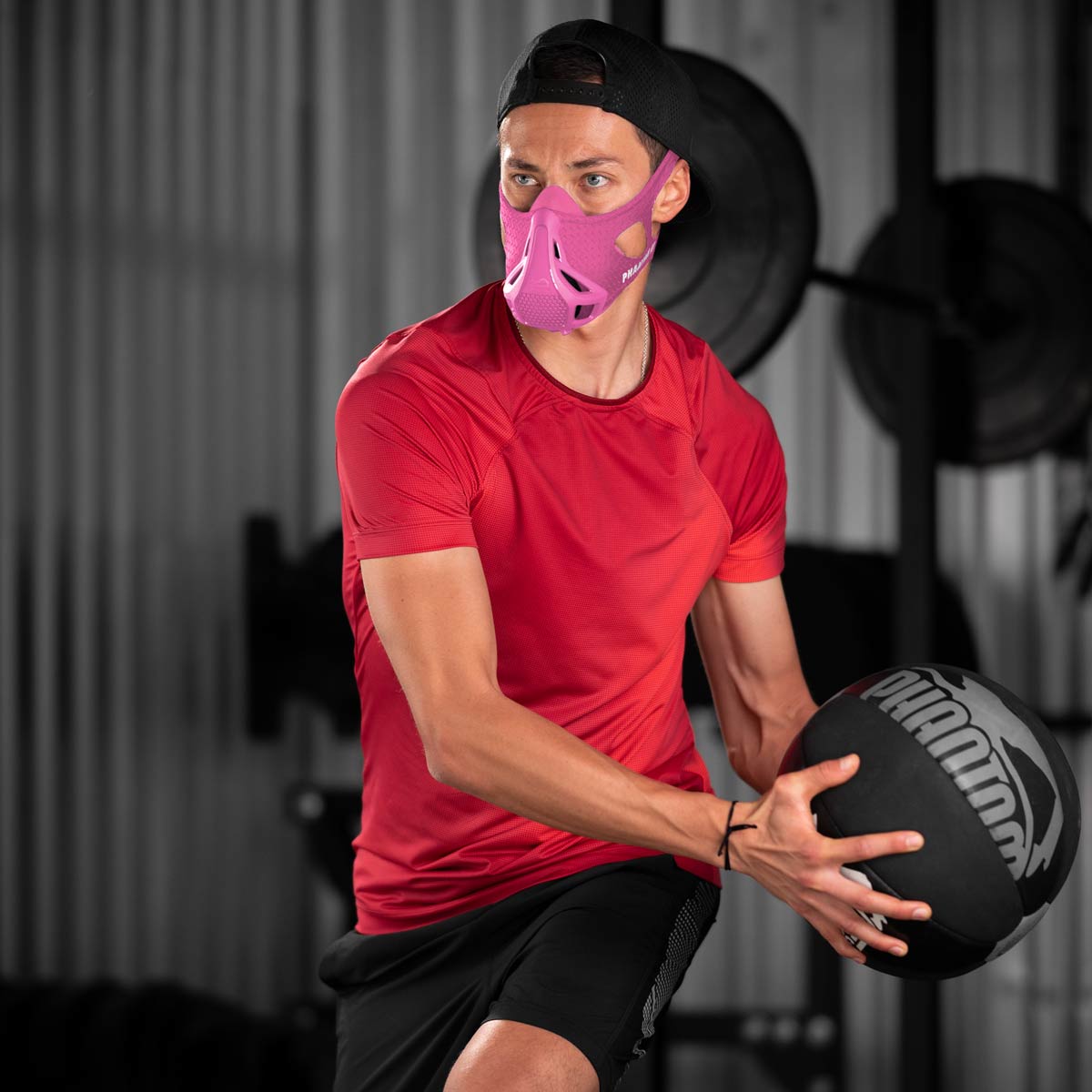 Die Phantom Trainingsmaske hilft dir dabei dein Training auf das nächste Level zu heben. Egal ob im Kraftsport oder auch beim Kampfsport. Jetzt auch in der Farbe Pink.