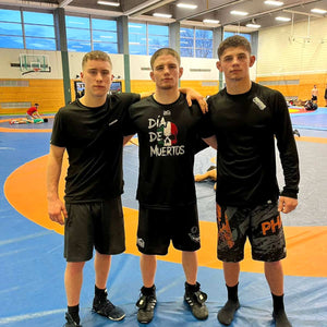 Mit seinem sportlichen Schnitt und der hochwertigen Verarbeitung eignet sich dieses Shirt ideal für MMA, Kickboxen oder funktionelles Training. Es steht für Stil, Leistungsbereitschaft und die bewährte Qualität von Phantom Athletics.