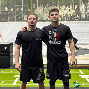 Das Phantom Athletics Training Shirt Evo Mexiko überzeugt mit einem starken Design in Anlehnung an mexikanische Kampfkunst und Kultur. Das atmungsaktive Material sorgt für optimalen Tragekomfort bei intensiven Einheiten im Kampfsport oder Fitnessbereich.