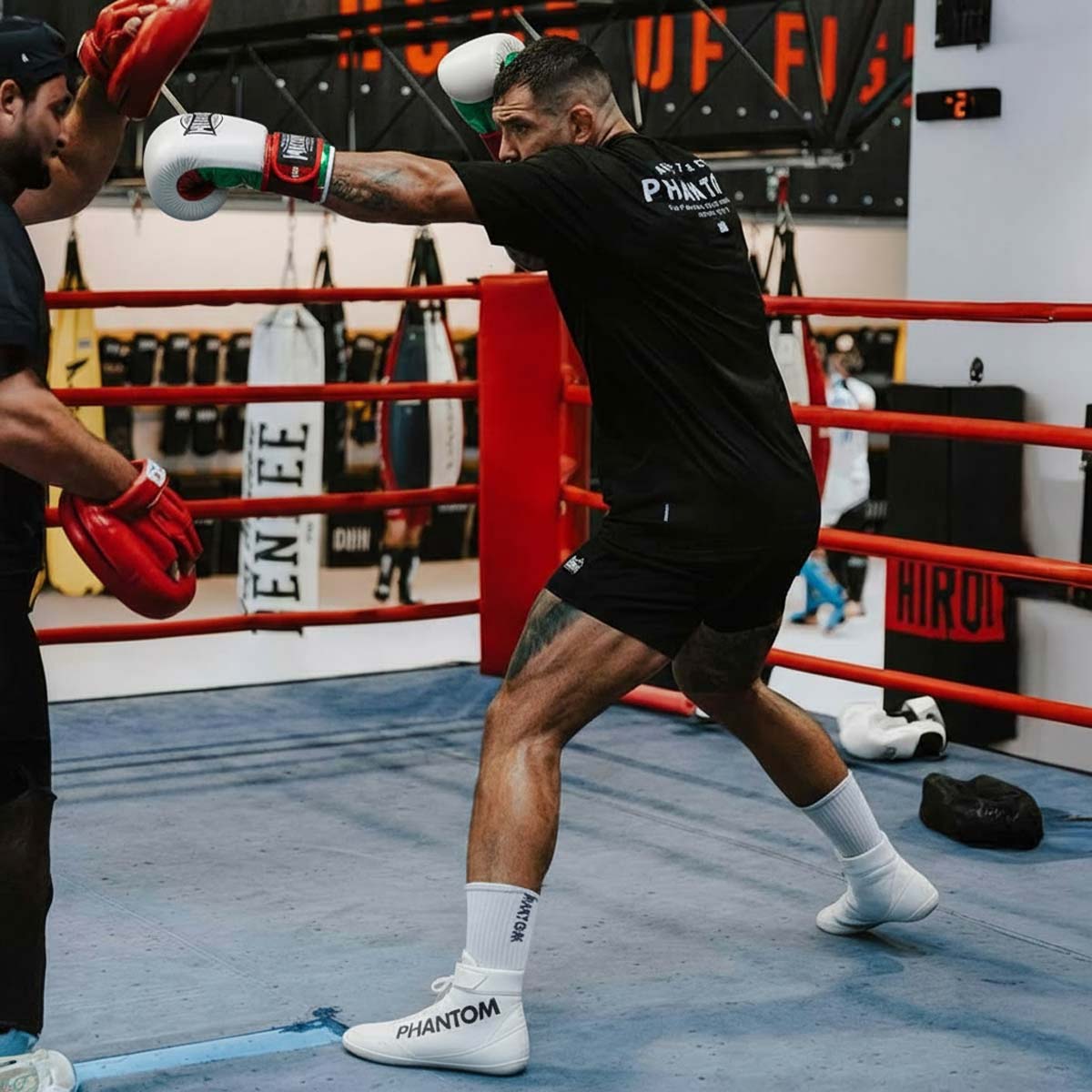 Phantom Athletics COMBAT Ringerschuhe Weiß – robuster und langlebiger Schuh für ambitionierte Kampfsportler.