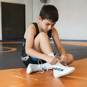 Phantom Athletics Kinder Ringerschuhe COMBAT in Weiß – hochwertiger Wrestling-Schuh für Nachwuchs im Kampfsport.