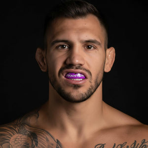 Mit seiner Zweischicht-Konstruktion bietet der Apex Purple Mundschutz von Phantom Athletics effektiven Stoßschutz bei intensiven Sparrings.