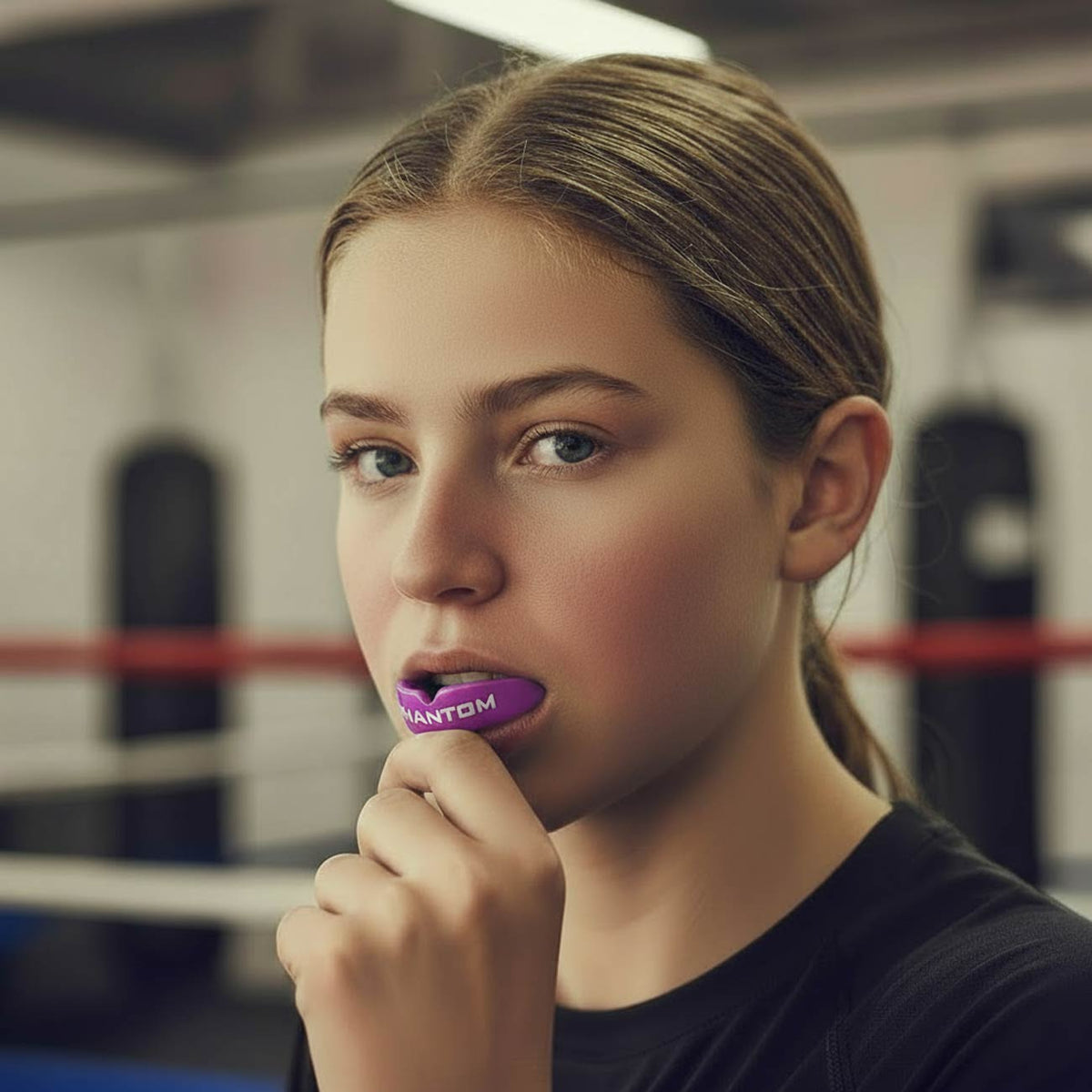 Hochwertiger Phantom Athletics Kinder-Zahnschutz „Apex“ in Violett – ideal für Schutz bei MMA, Boxen, Kickboxen &amp; Sparring. Der anatomische Sitz sorgt für Komfort und Sicherheit bei Kinder-Trainings.