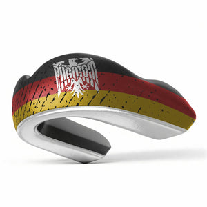 Phantom Athletics ELITE German Flag Mundschutz – markanter Mundschutz mit Deutschland‑Design, ideal für Boxen, MMA oder Kickboxen. Hochwertige Polsterung schützt Zähne und Kiefer zuverlässig bei harten Treffern oder Sparring.