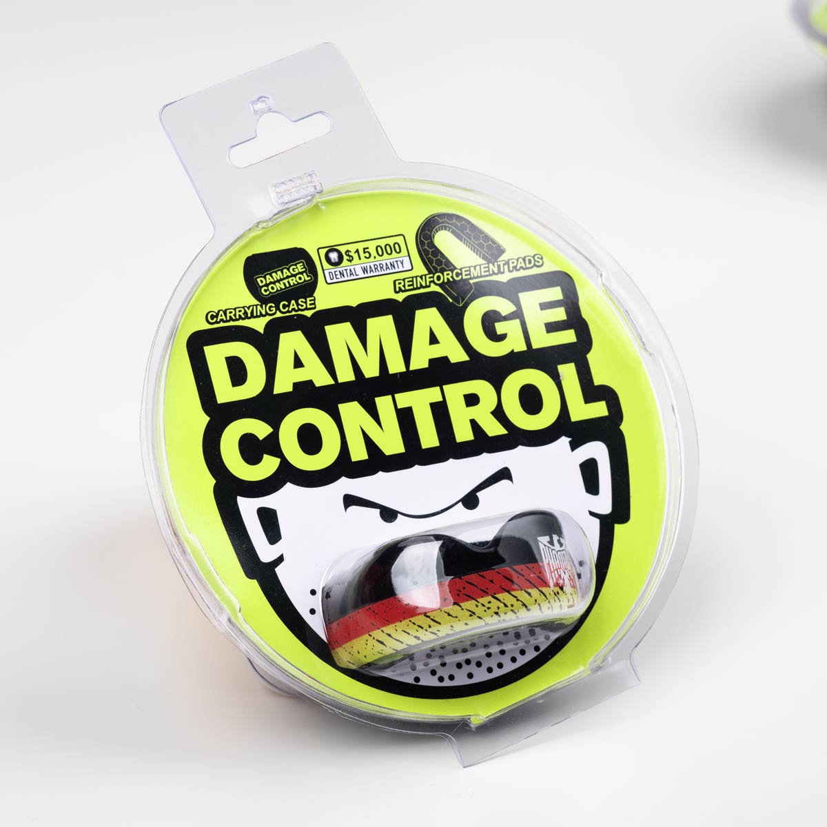 Phantom Athletics ELITE German Flag – stabiler Mundschutz mit robustem Material und ergonomischem Sitz, der Zähne, Lippen und Wangen beim Schlagabtausch schützt. Für Boxer, Kickboxer und MMA‑Athleten gleichermaßen geeignet.