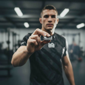 Phantom Athletics ELITE Supporter Mouthguard – ideal für MMA, Muay Thai oder Boxen: sicherer Sitz, gutes Atem‑ und Sprachgefühl und stoßabsorbierende Polsterung für maximalen Mundraum‑Schutz.