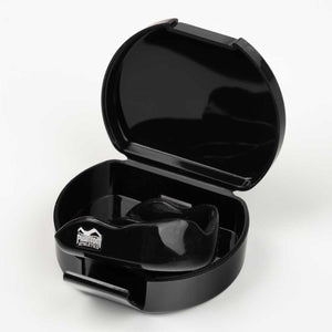 Phantom Athletics ELITE TEAM – hochwertiger Mundschutz mit ergonomischer Passform, der Lippen, Wangen und Zahnreihe beim Schlag‑ oder Kickkontakt zuverlässig schützt.