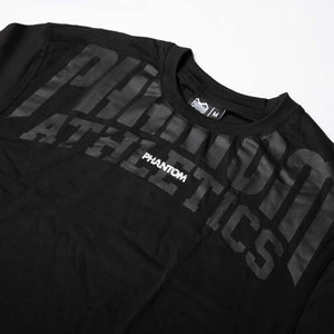 Mit dem Phantom Athletics Oversize T-Shirt Supporter zeigen Fighter und Kampfsportfans ihre Leidenschaft für MMA, Boxen, Kickboxen und Muay Thai. Der weite Schnitt kombiniert entspannten Komfort mit authentischer Kampfsportbekleidung für Training und Freizeit.