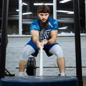 Hochwertiges Phantom Athletics Trainingsshirt EVO Navy Camo mit markantem Camouflage‑Design, ideal für intensives MMA‑, Box‑ und Kickbox‑Training im Gym aus atmungsaktivem, feuchtigkeitsableitendem Material für komfortables Training. Die sportliche Passform unterstützt dich bei Sparring‑, Technik‑ und Kraft‑Einheiten mit optimaler Bewegungsfreiheit. Ein Premium‑Shirt für ambitionierte Kampfsportler.