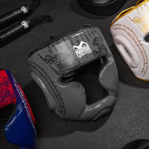 Sobrer Schutz für Kopf und Kinn durch den Kopfschutz von Phantom Athletics – die verstärkte Polsterung an kritischen Stellen erhöht Sicherheit beim Sparring oder Wettkampf. Ideal für Kampfsportler, die Performance und Schutz gleichwertig schätzen. 