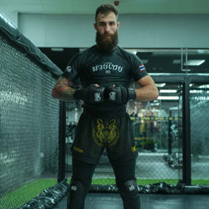 Muay Thai Shorts Sak Yant - Schwarz/Gold