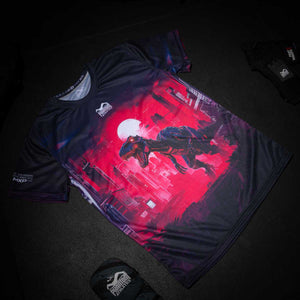 Das Phantom Athletics Trainingsshirt EVO – Cyber X kombiniert futurisches Design mit funktionellem Material für dein Kampfsporttraining. Ideal für MMA, Grappling, Kickboxen oder Gym Workouts – dieses Shirt liefert Leistung und Style in jedem Moment.
