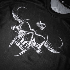Das Diablo-Motiv steht für Energie, Entschlossenheit und mentale Stärke – Eigenschaften, die du im Kampfsport täglich brauchst. Dieses Phantom Trainingsshirt bringt deinen Anspruch an Stil und Performance perfekt zusammen.