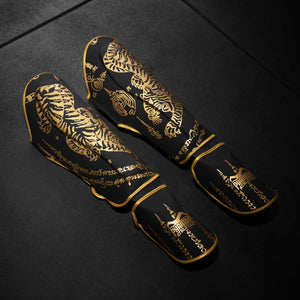 Phantom Schienbeinschützer Muay Thai Limited Black Edition mit stilvollem schwarzen Design. Bieten optimalen Schutz und Komfort für intensives Kampfsporttraining.