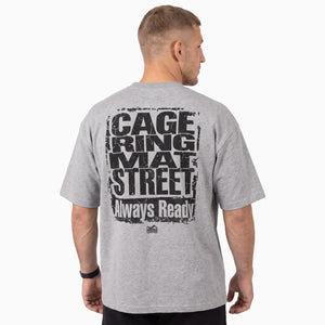 Das Phantom Athletics Oversize T-Shirt CAGE RING MAT STREET in Grau kombiniert einen modernen Oversize Fit mit einem markanten schwarzen Rückenprint. Die hochwertige Kampfsportbekleidung eignet sich ideal für MMA, Boxen, Kickboxen, Muay Thai, BJJ und Grappling.