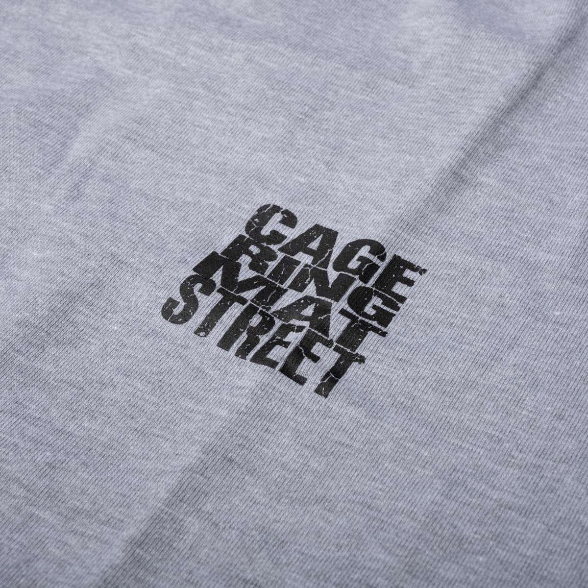 Das graue Phantom Athletics Oversize T-Shirt CAGE RING MAT STREET wurde für Athleten entwickelt, die Komfort, Bewegungsfreiheit und authentischen Fightwear-Style verbinden möchten. Die hochwertige Kampfsportbekleidung passt ideal zu MMA, Muay Thai, Kickboxen, Boxen und Functional Fitness.