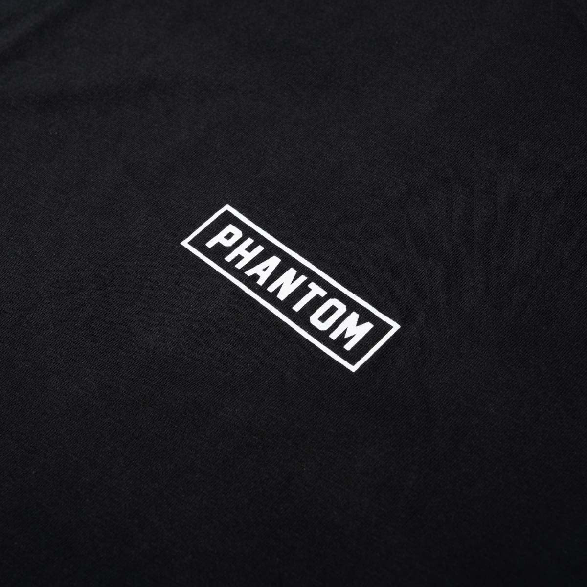 Mit dem Phantom Athletics Oversize T-Shirt Earned erhalten Kampfsportler hochwertige Fightwear mit lockerem Schnitt und maximaler Bewegungsfreiheit. Das schwarze Shirt eignet sich perfekt für BJJ, Grappling, Wrestling, MMA, Functional Fitness und Krafttraining.