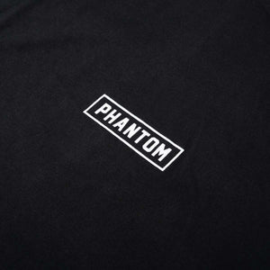 Mit dem Phantom Athletics Oversize T-Shirt Earned erhalten Kampfsportler hochwertige Fightwear mit lockerem Schnitt und maximaler Bewegungsfreiheit. Das schwarze Shirt eignet sich perfekt für BJJ, Grappling, Wrestling, MMA, Functional Fitness und Krafttraining.