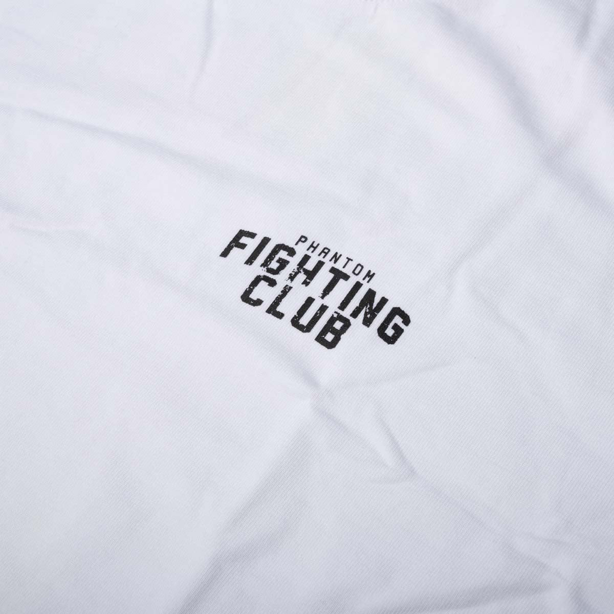 Das Phantom Athletics FIGHTING CLUB Oversize T-Shirt in Weiß bringt den klassischen Oldschool-Gym-Look in moderne Kampfsport-Streetwear. Der kontrastreiche Rückenprint macht das Shirt zum idealen Begleiter für Training, Warm-up, Kampfsport-Events und Freizeit.